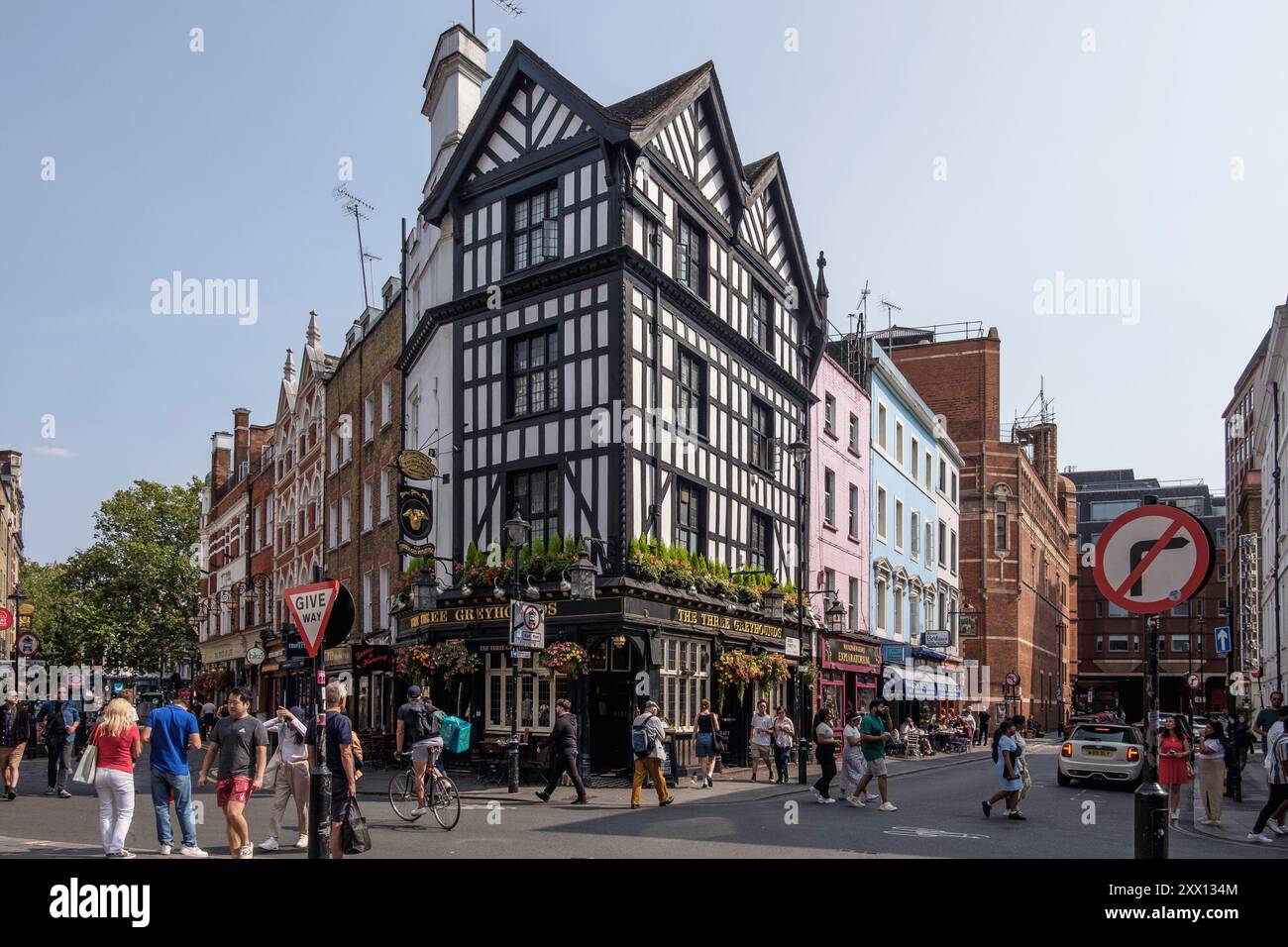 The Three Greyhounds Pub, Greek Street, Soho, Londra, Regno Unito. Foto Stock