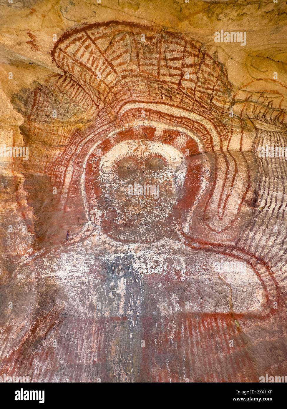 Wandjina art Form of Kaiara, uno spirito senza bocca nella nuvola, pietra arenaria di quarzite, Bigge Island, Kimberley, Australia Occidentale, Australia, Pacifico Foto Stock