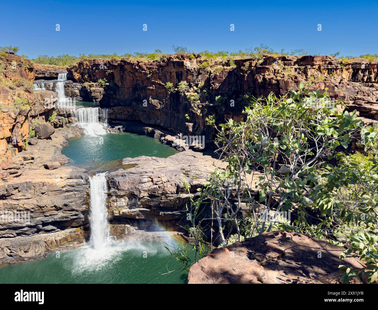 Una vista delle cascate superiori e inferiori di Mitchell Bay, Kimberley, Australia Occidentale, Australia, Pacifico Foto Stock