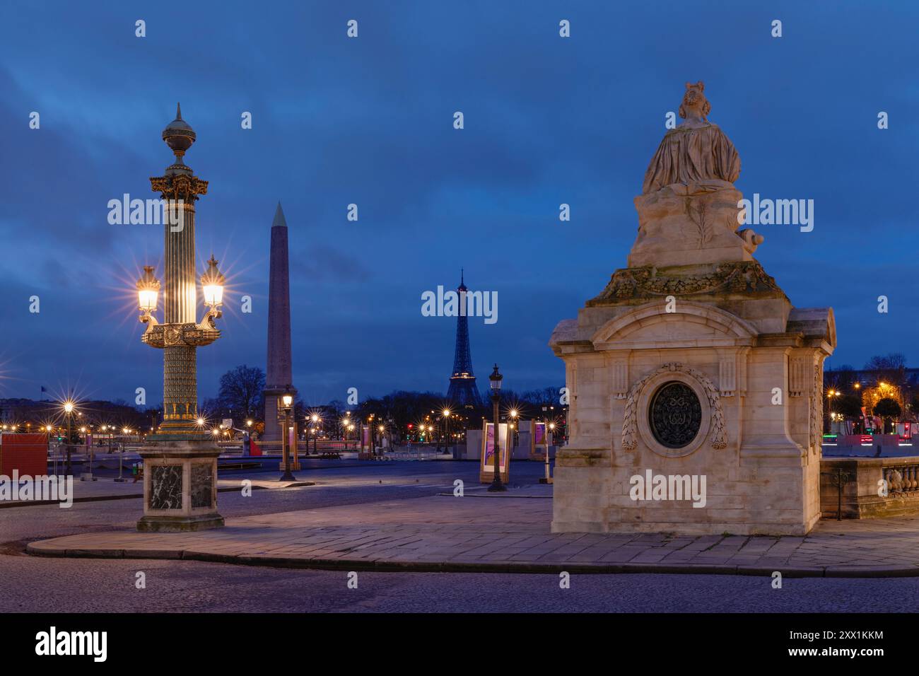 Place de la Concorde con Torre Eiffel, Champs Elysees , Parigi, Ile de France, Francia, Europa Foto Stock