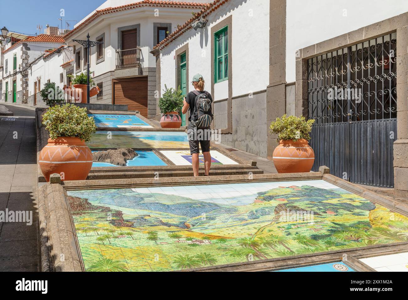 Piastrelle di ceramica che mostrano parti delle isole Canarie, Firgas, Gran Canaria, Isole Canarie, Spagna, Atlantico, Europa Foto Stock
