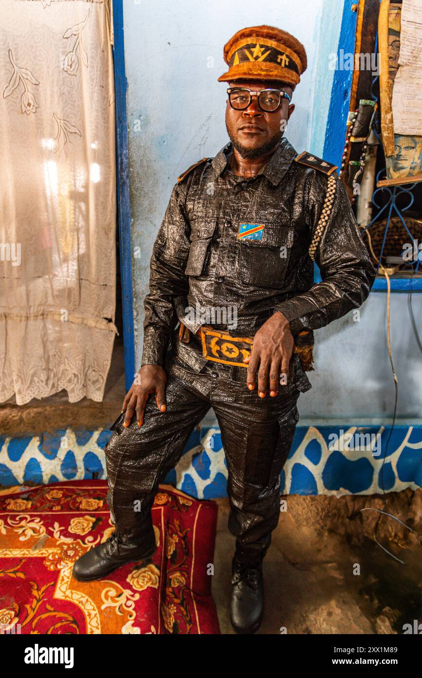 Soldati della Chiesa spirituale del popolo nero a Mbandaka, provincia di Equateur, Repubblica Democratica del Congo, Africa Foto Stock