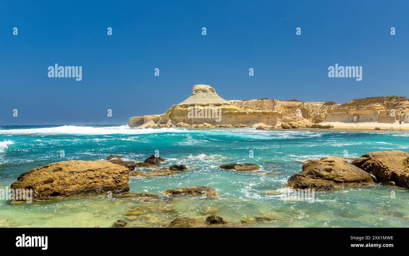 Xwejni Bay, centro per nuotatori e subacquei, vicino a Zebbug, Gozo, Malta, Mediterraneo, Europa Foto Stock