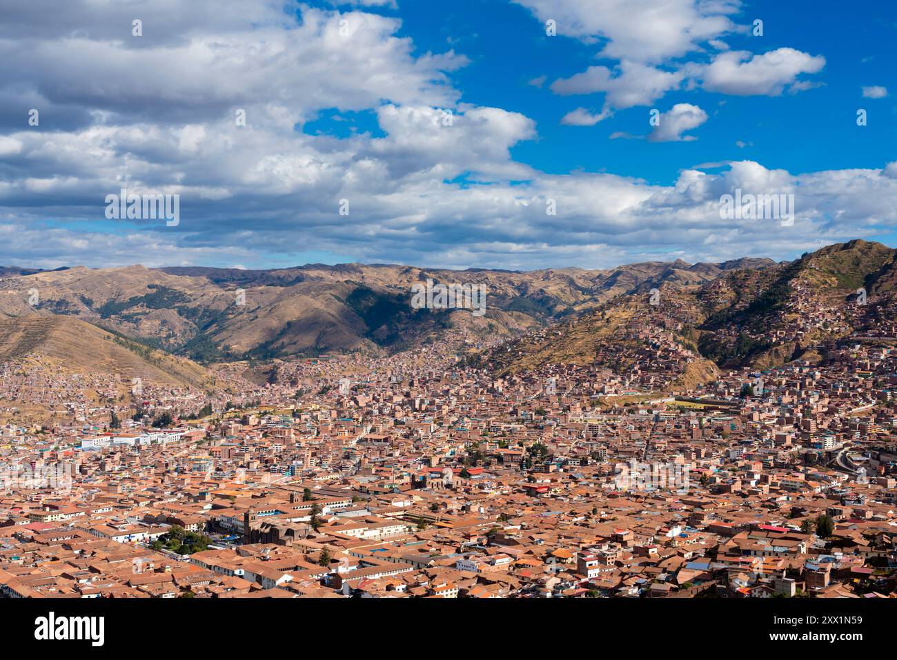 Vista elevata della città di Cusco (Cuzco), della provincia di Cusco, della regione di Cusco, del Perù, del Sud America Foto Stock