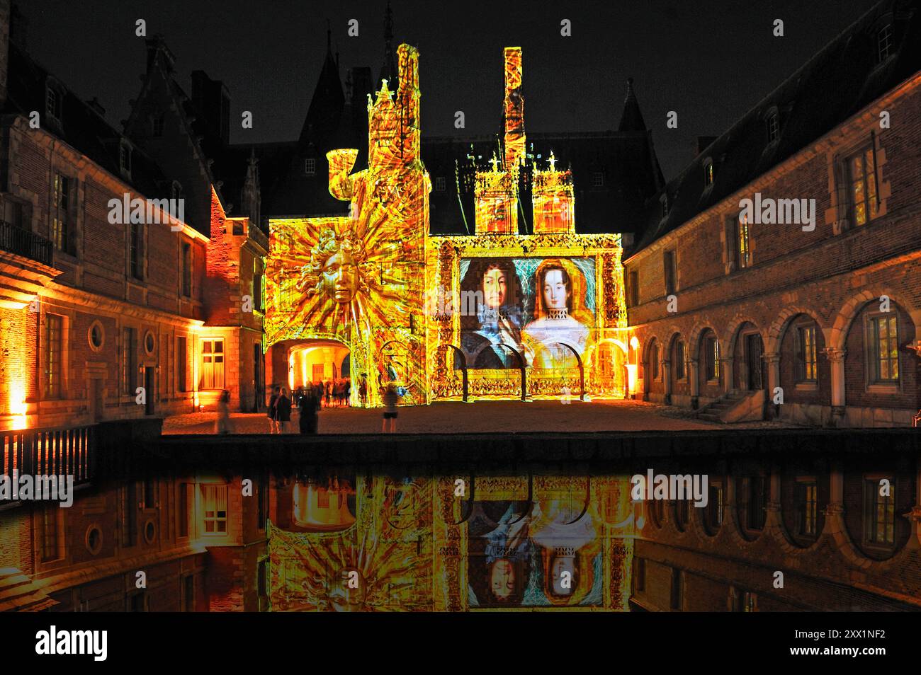 Proiezione video artistica intitolata Madame de Maintenon (l'ombra del sole), dell'artista francese Xavier de Richemont, al castello di Maintenon Foto Stock