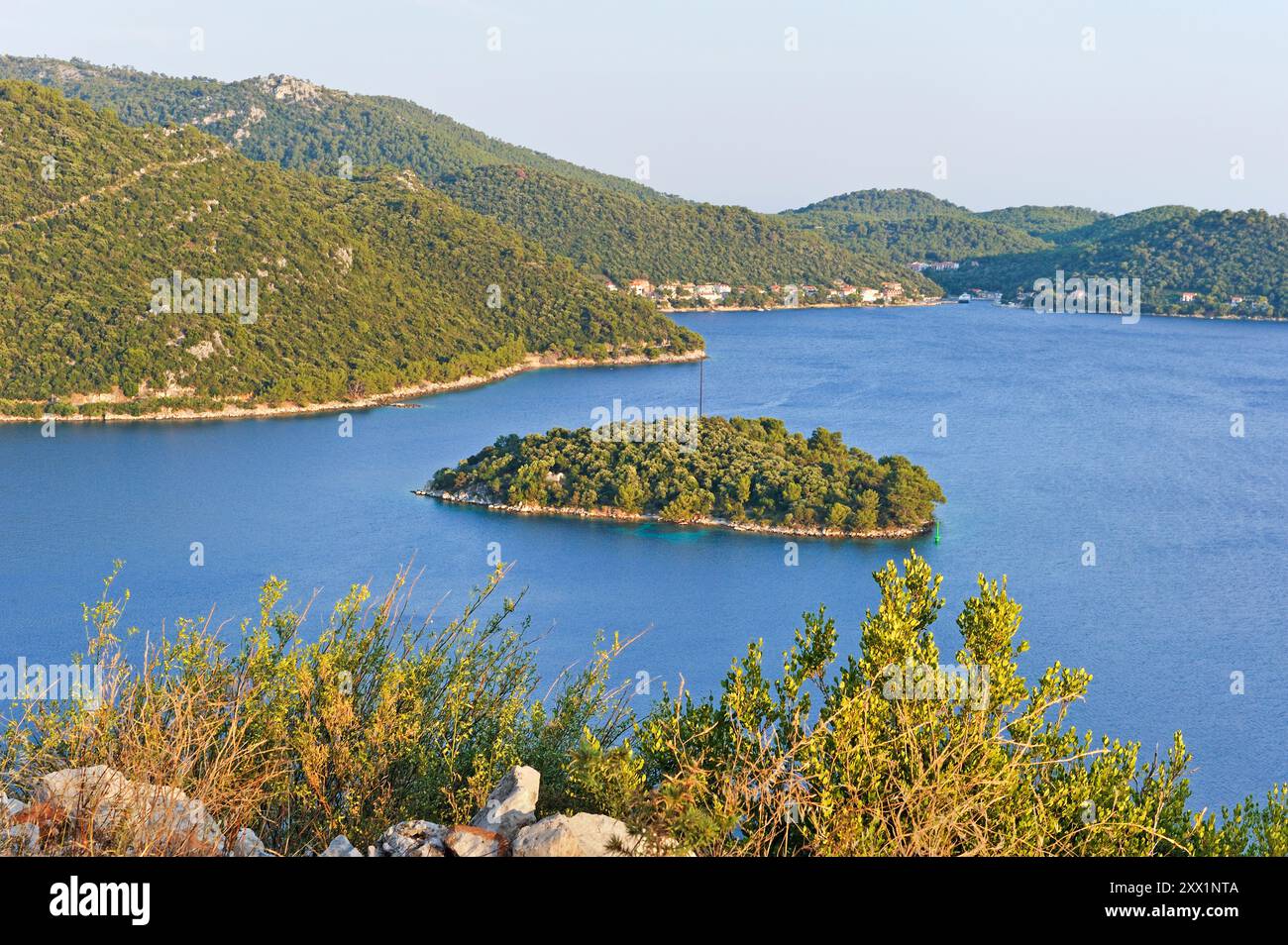 Isola Makarac nella baia di velo Lago, Pasadur, isola di Lastovo, Croazia, Europa sudorientale Foto Stock