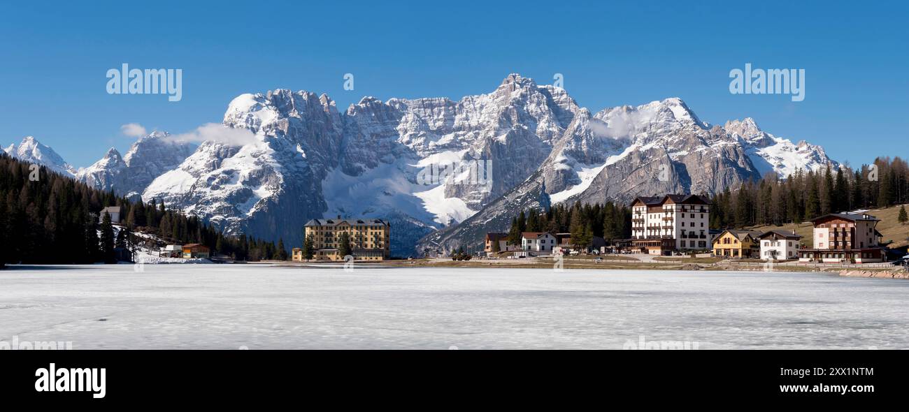 Panorama di Misurina e Monte cristallo, Dolomiti, Belluno, Italia, Europa Foto Stock