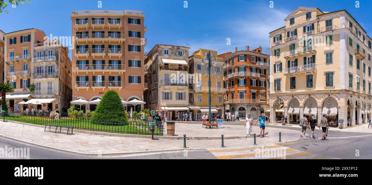 Vista di Pentophanaro (cinque lampade) in Place Theotoki, Corfù, Corfù, Mar Ionio, Isole greche, Grecia, Europa Foto Stock