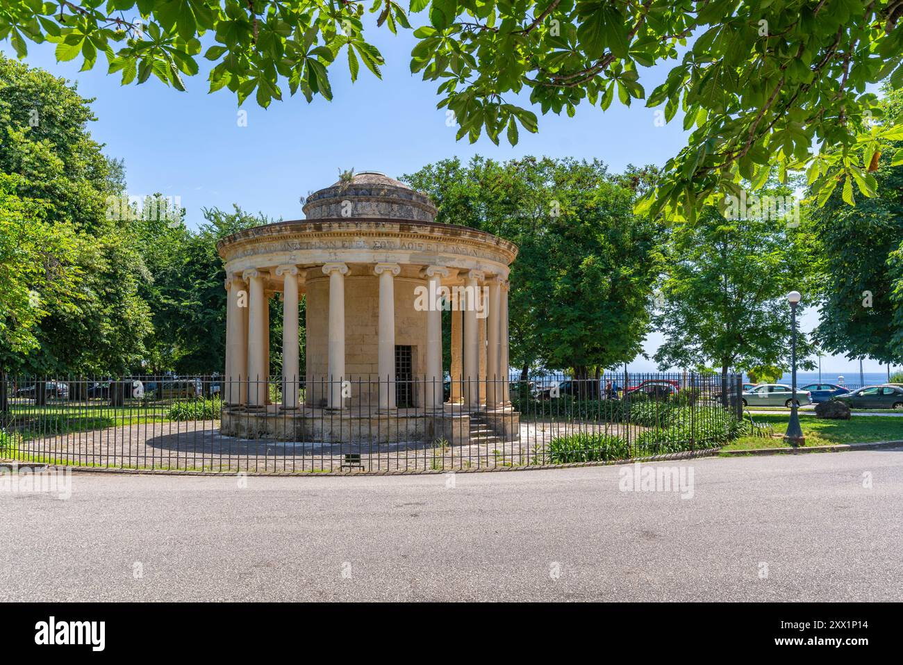 Vista del monumento a Maitland a PL. Parco e giardino di Leonida Vlachou nella città di Corfù, patrimonio dell'umanità dell'UNESCO, Corfù, Mar Ionio, isole greche, Grecia Foto Stock