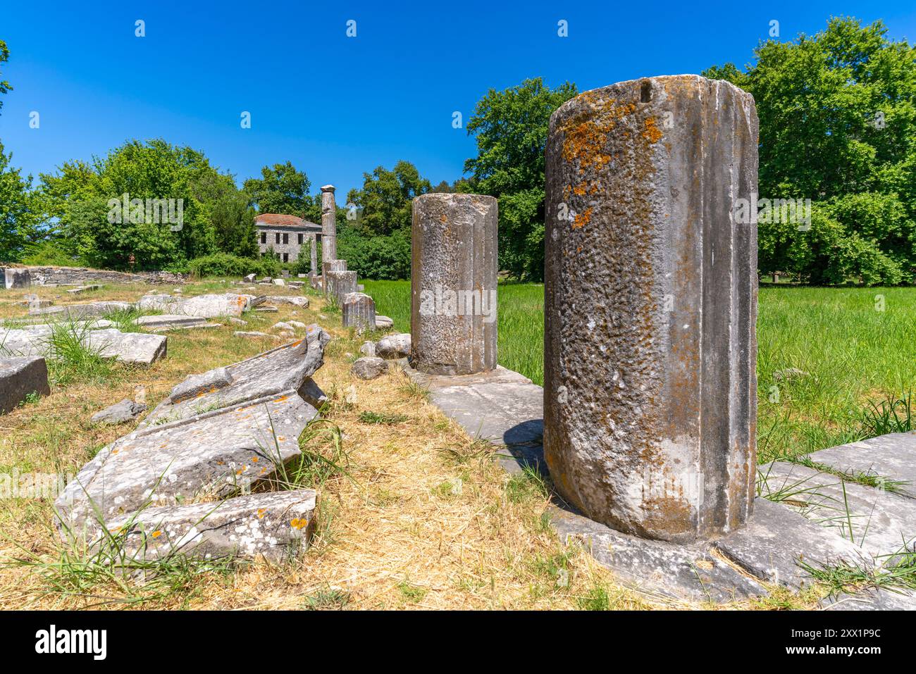 Vista dell'antica Agorà di Thasos nella città di Thassos, Thassos, Mar Egeo, isole greche, Grecia, Europa Foto Stock