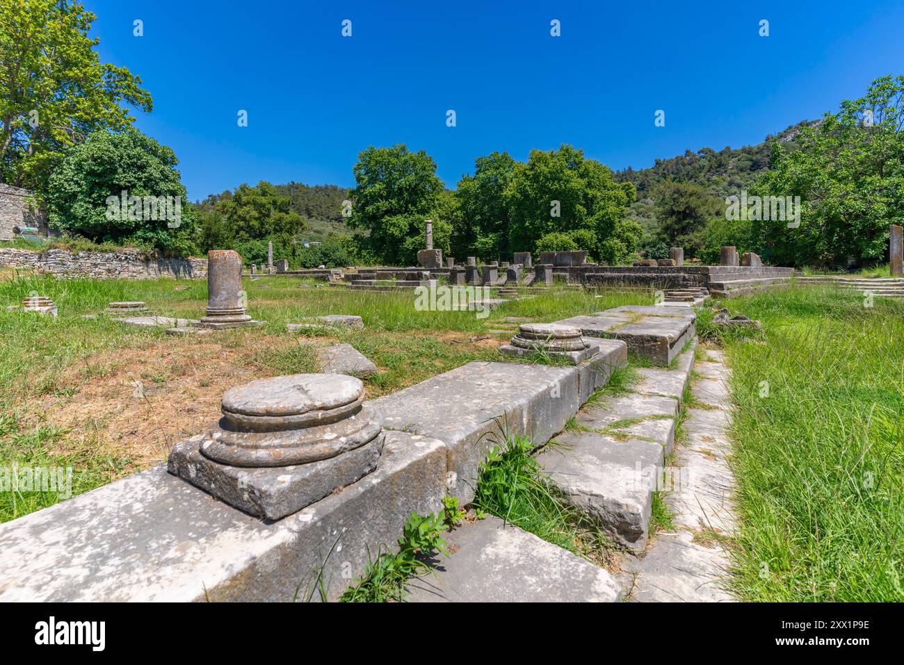 Vista dell'antica Agorà di Thasos nella città di Thassos, Thassos, Mar Egeo, isole greche, Grecia, Europa Foto Stock