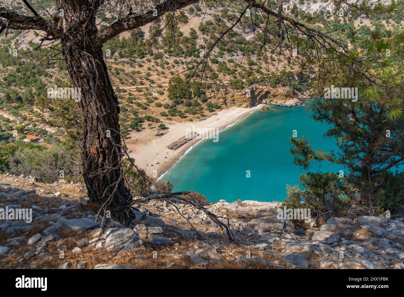 Vista della spiaggia di Livadi dal punto di vista Arcangelo Michele, Taso, Taso, Mar Egeo, isole greche, Grecia, Europa Foto Stock