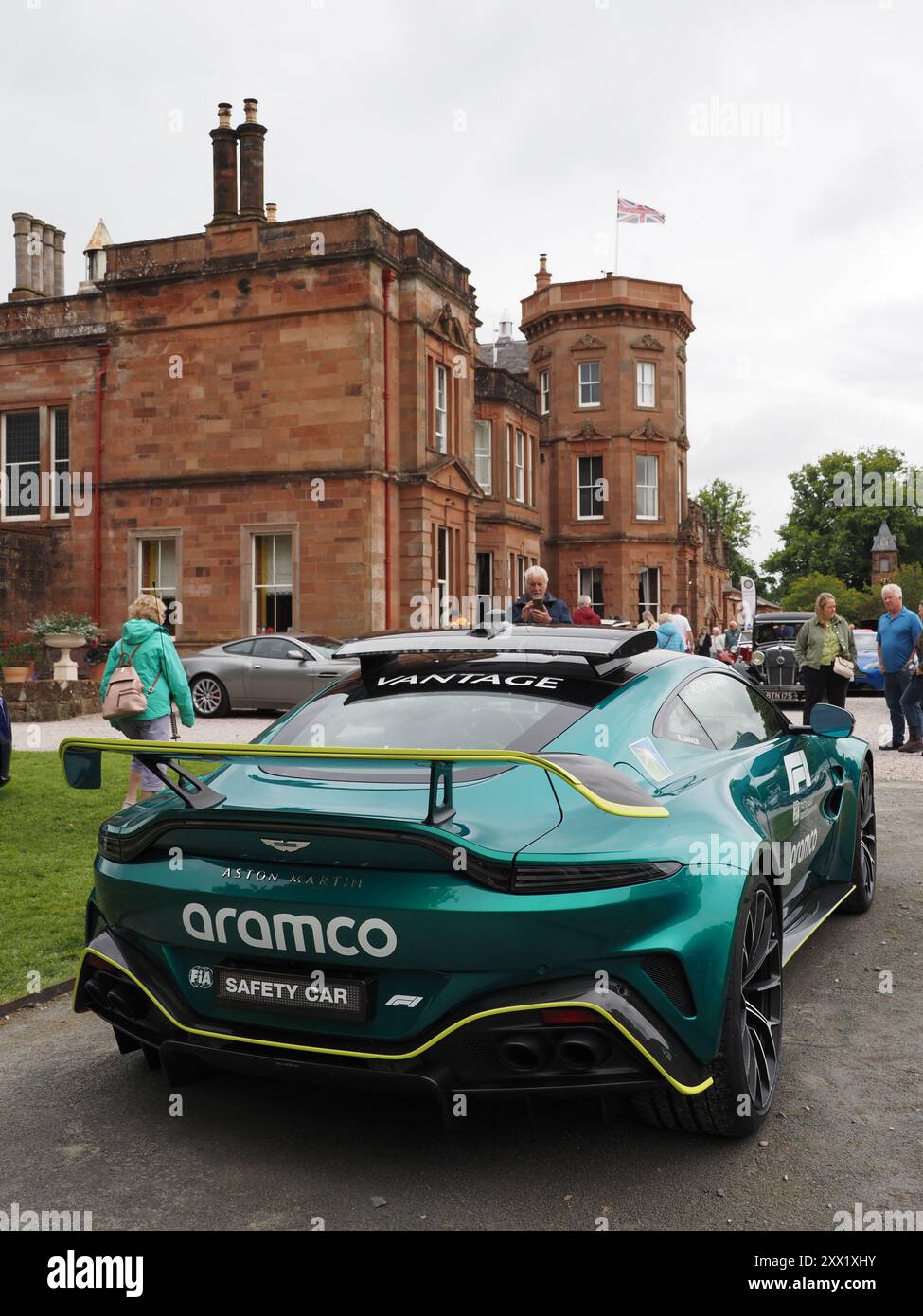 La safety car Aston Martin Vantage F1 alla fiera automobilistica di Netherby Hall Foto Stock