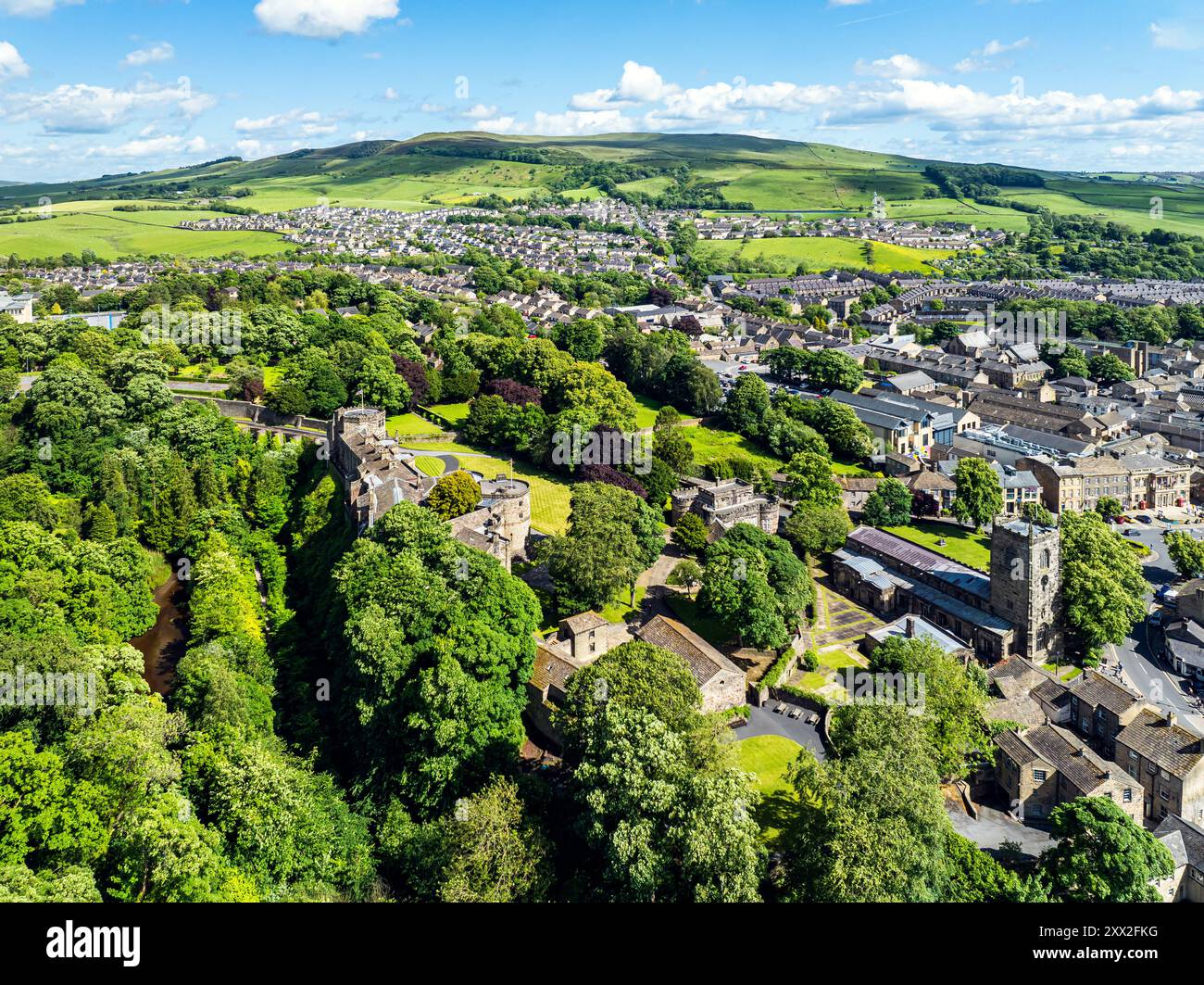 Castello di Skipton da un drone, North Yorkshire, Inghilterra Foto Stock