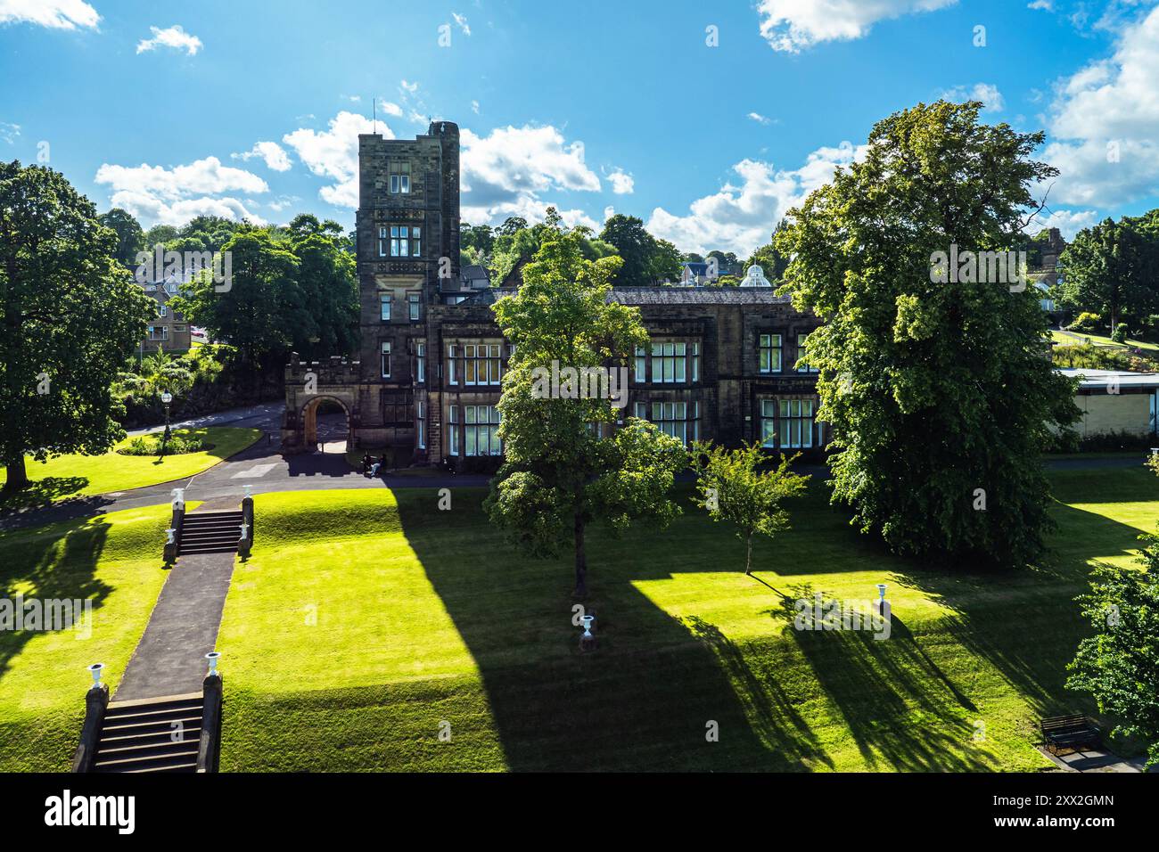 Castello Cliffe e giardini da un drone, Keighley, West Yorkshire, Inghilterra Foto Stock