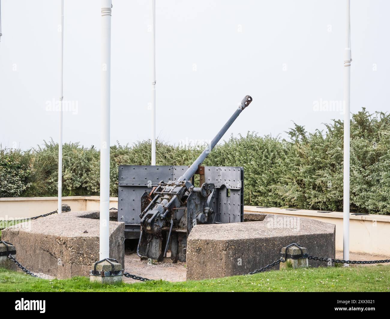 Utah Beach, Francia: 19 agosto 2024: Cannone tedesco utilizzato nell'invasione della Normandia durante la seconda guerra mondiale in Francia Foto Stock