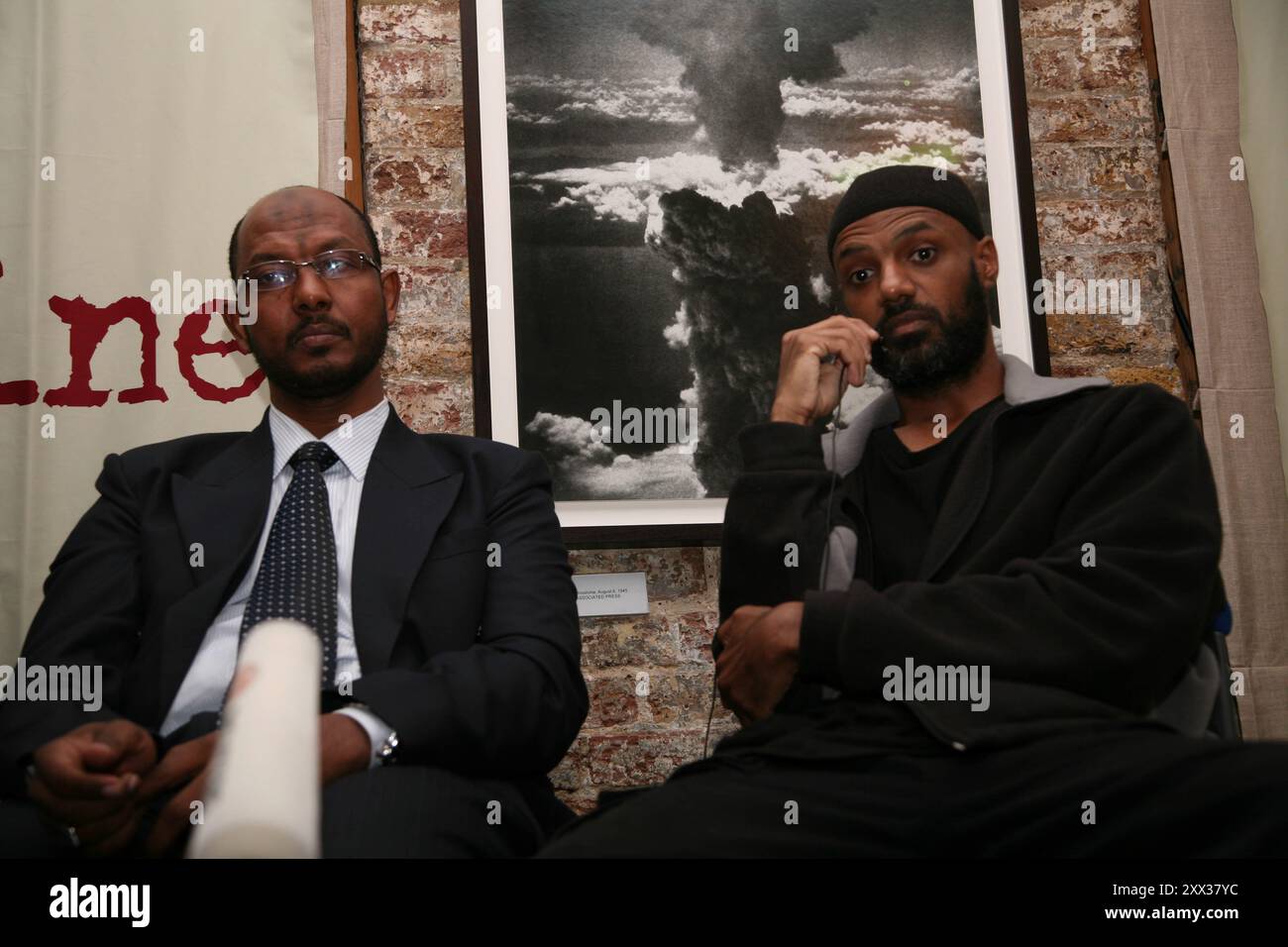 Ex detenuti britannici a Guantánamo, Omar Deghayes, Moazzam Begg, Binyam Mohammed, Jamil el-Banna, e al-Jazeera cameraman Sami al-Hajj, durante una conferenza stampa al Frontline Club di Londra Foto Stock