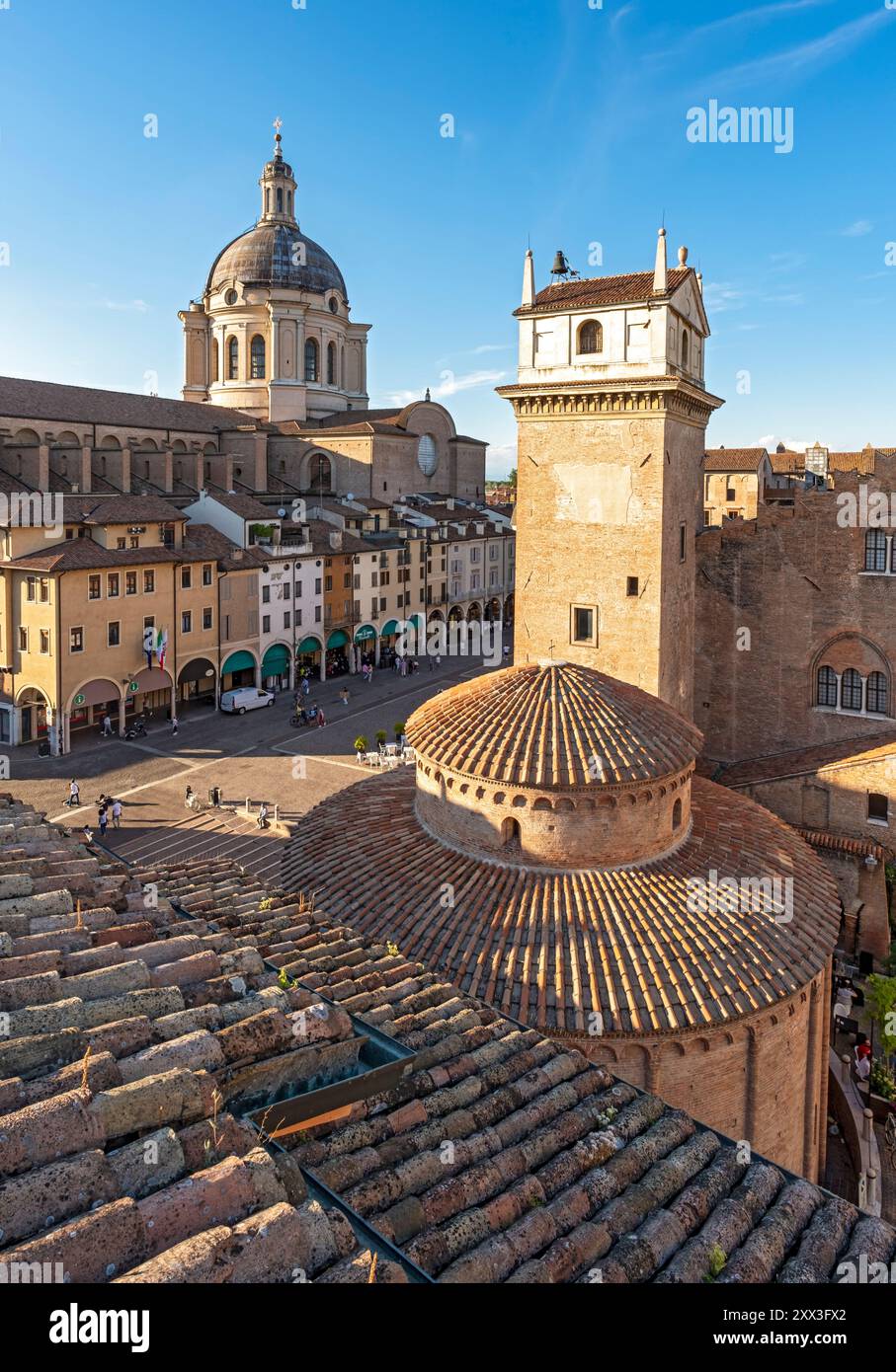 Piazza delle Erbe, Mantova, Mantova, Italia Foto Stock