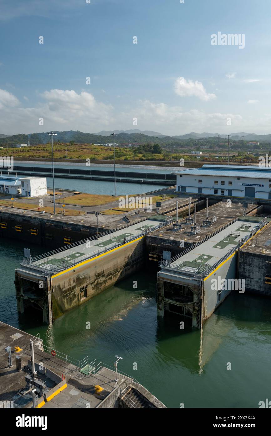 Immagine che mostra le operazioni presso le nuove chiuse di Cocoli nell'espansione del Canale sul lato Pacifico del Canale di Panama, Panama - foto stock Foto Stock