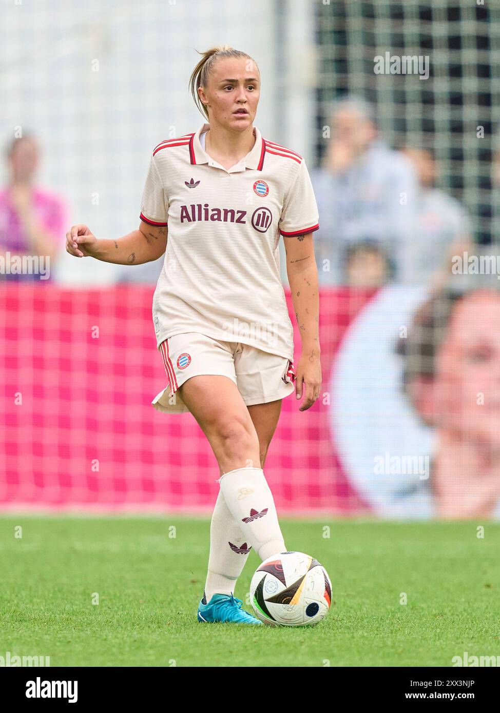 Georgia Stanway, FCB Damen 31 nella partita di calcio femminile FC BAYERN München - JUVENTUS TORINO 0-0 il 20 agosto 2024 a Monaco, Germania. Stagione 2024/2025, 1.Bundesliga, FCB, Monaco, Google Pixel, Frauen Bundesliga giorno di partita x, x.. Spieltag fotografo: Peter Schatz Foto Stock