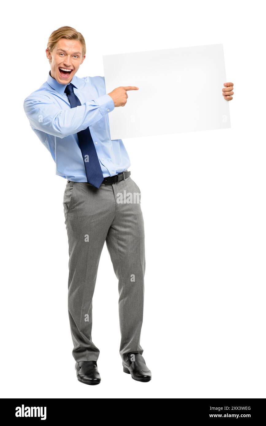 Mockup, puntamento e ritratto dell'uomo con poster in studio per marketing, promozione o pubblicità. Eccitato, spazio vuoto e uomo dalla Svezia Foto Stock