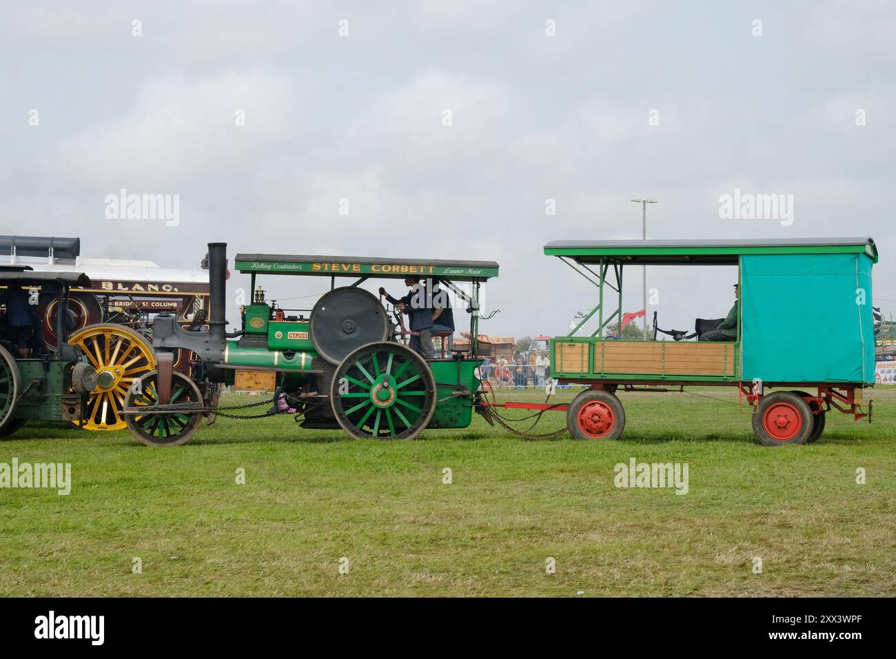 Classico motore a vapore e rimorchio, al Rally Steam Engine dell'Inghilterra occidentale - John Gollop Foto Stock