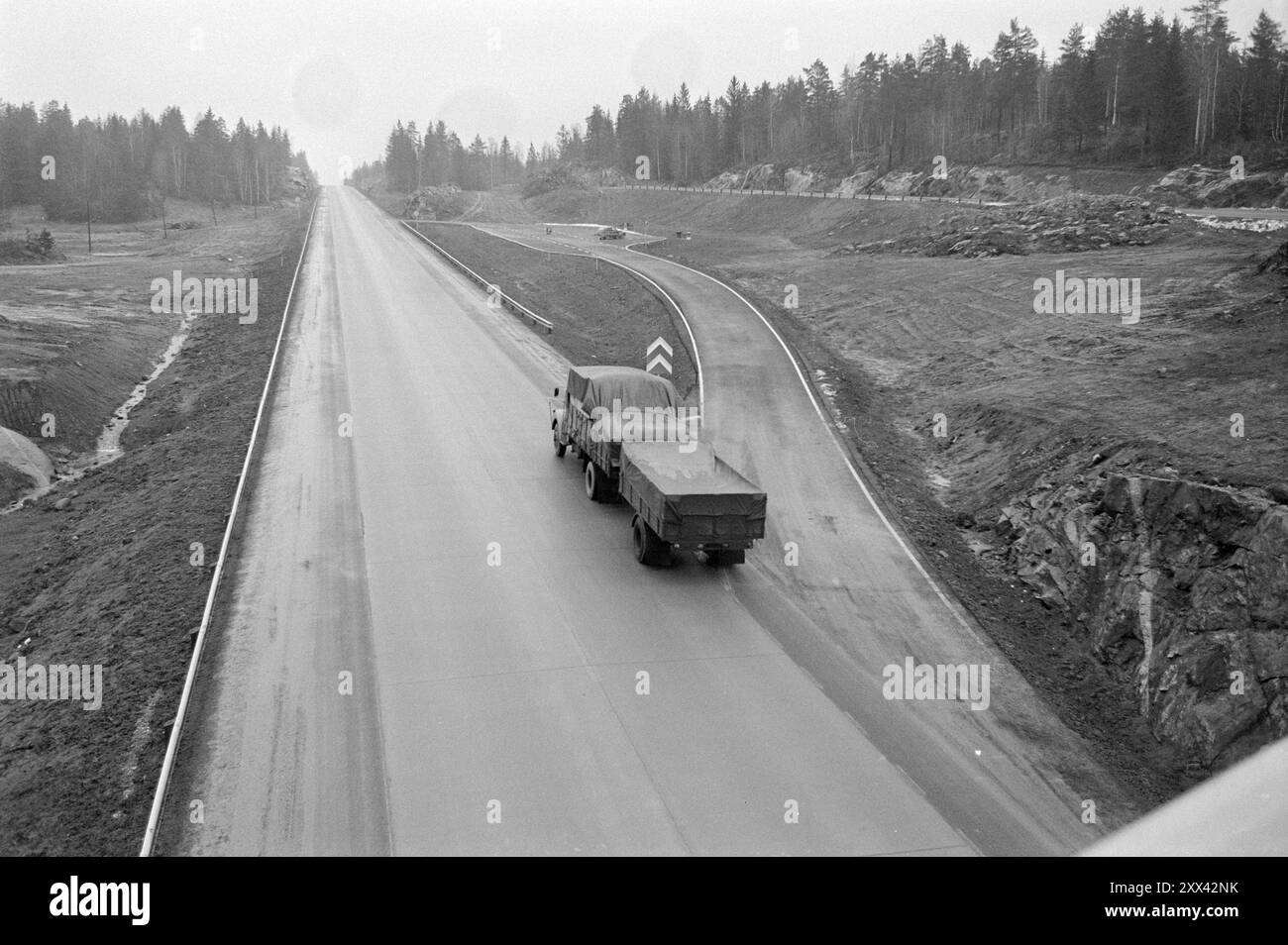 Corrente 49-5-1970 : trappola di morte per animali. Mosseveien e' diventata la strada del sangue in vernacolo. Gli automobilisti respirarono un sospiro di sollievo quando una nuova autostrada sollevò le vecchie e strette curve. Ma poi sono iniziati i rapporti di incidente foto: Sverre A. Børretzen / Aktuell / N TB ***la foto non è elaborata dall'immagine*** questo testo dell'immagine è tradotto automaticamente Foto Stock