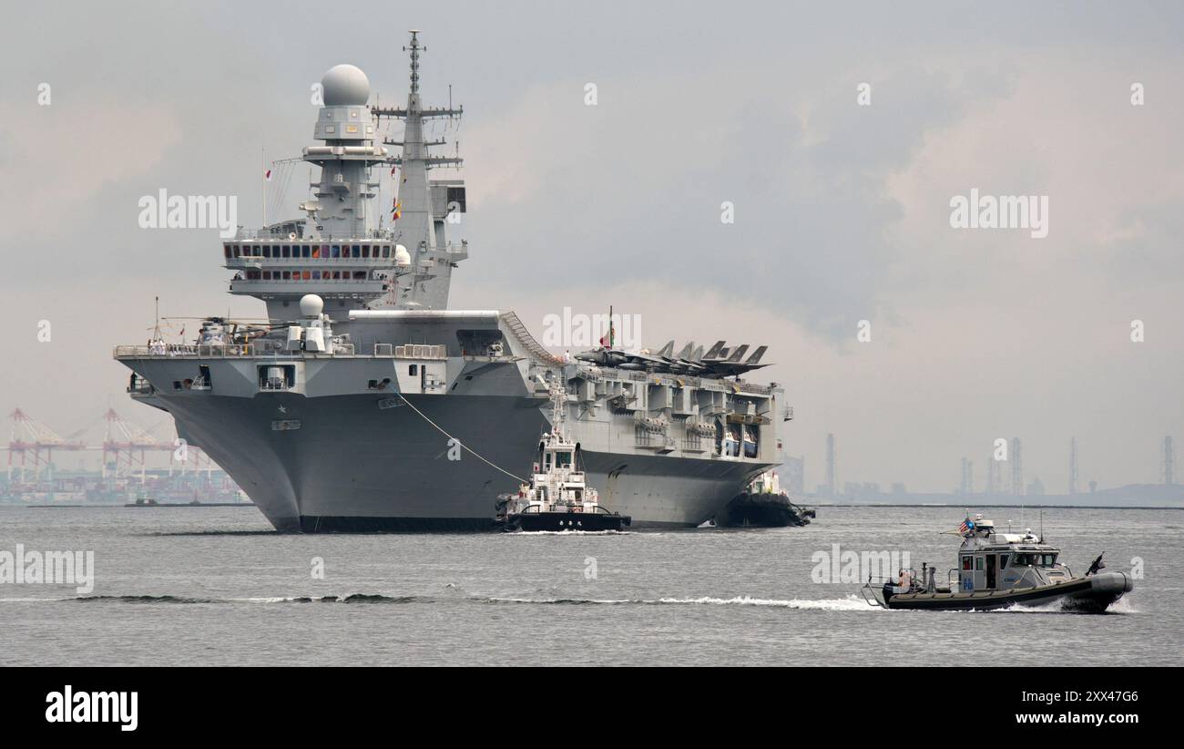 Yokosuka, Giappone. 22 agosto 2024. La portaerei STOVL (Short Take Off and Vertical Landing) Cavour (CVH550) arriva alla base navale di Yokosuka della Japan Maritime Self-Defense Force a Yokosuka, prefettura di Kanagawa, Giappone giovedì 22 agosto 2024. Foto di Keizo Mori/UPI credito: UPI/Alamy Live News Foto Stock