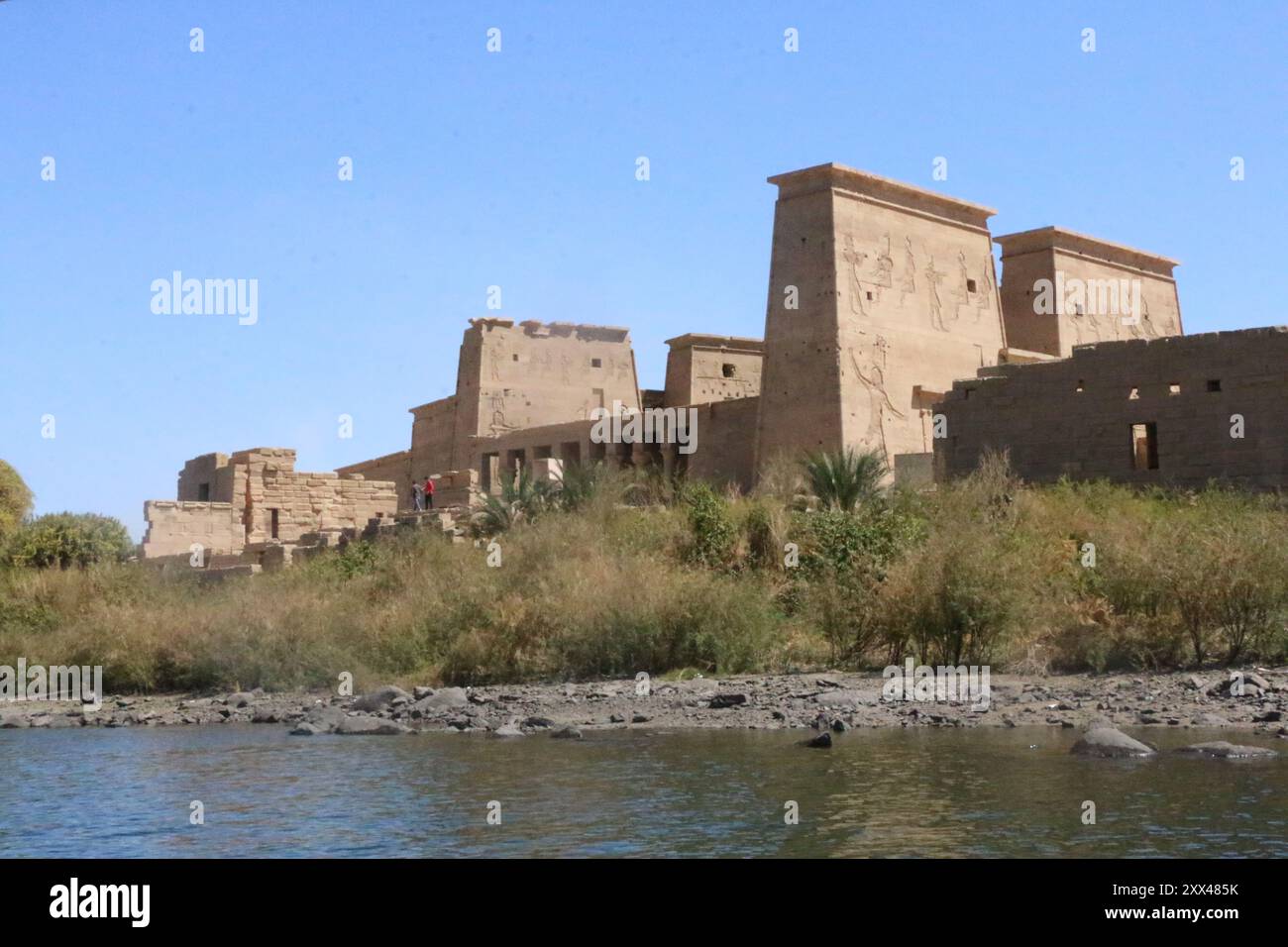 Tempio sulla costa del Nilo ad Assuan - Egitto Foto Stock