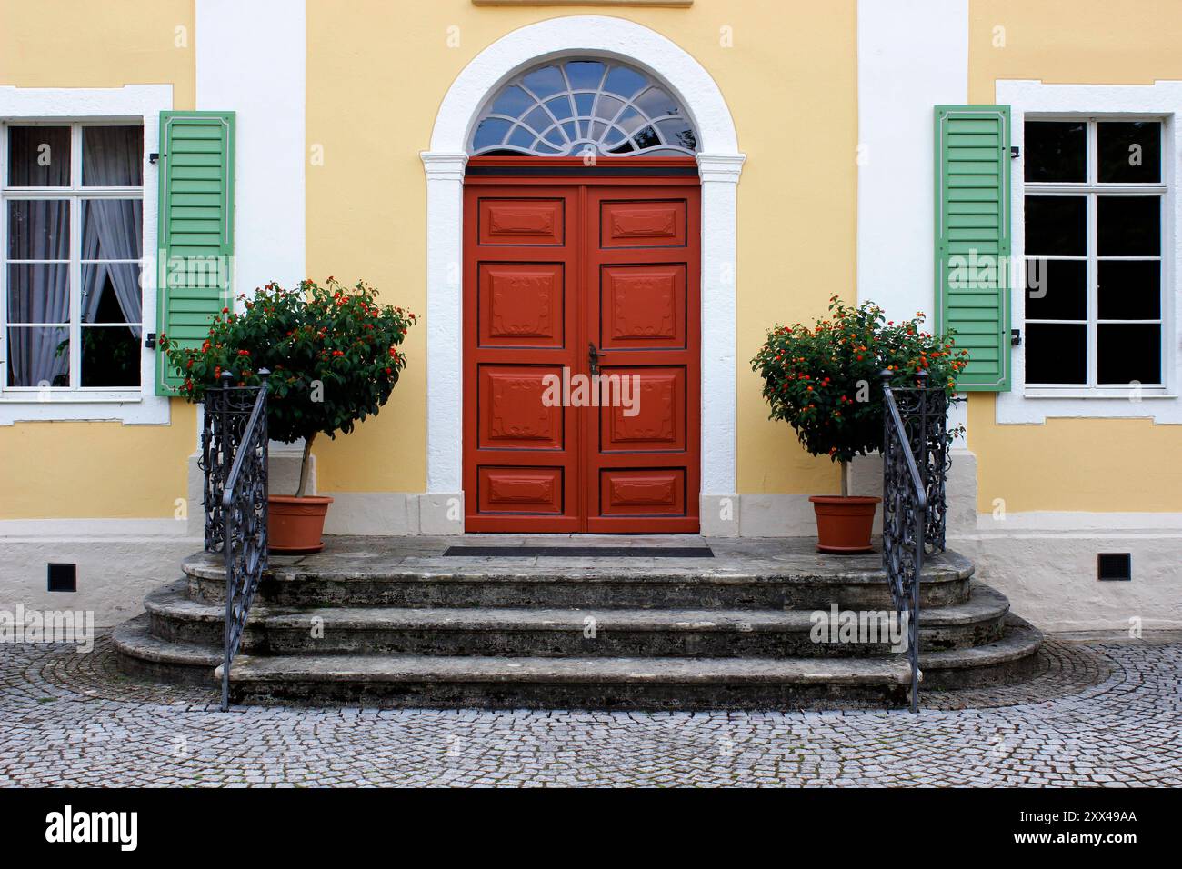 Frederikenschlösschen Bad Langensalza Bad Langensalza, 20.08.2024 Frederikenschlösschen an der Kurpromenade a Bad Langensalza. Die Gartenvilla verdankt ihren Namen der Herzogwitwe Friederike von Sachsen-Weißenfels 1715 1775. Nach dem Ableben ihres Mannes Johann Adolph II. Bezog Friederike AM 24. Novembre 1746 das Schloss Dryburg. Im Jahr 1749 erwarb sie vor der Stadtmauer ein Bürgerliches Grundstück. Dieses bebaute sie von 1749 bis 1751 als eine Sommerresidenz mit zwei Kavaliershäuschen. SIE vergrößerte das Gartengrundstück und gestaltete es als barocke Gartenanlage mit Wagen- und Stallhaus A. Foto Stock