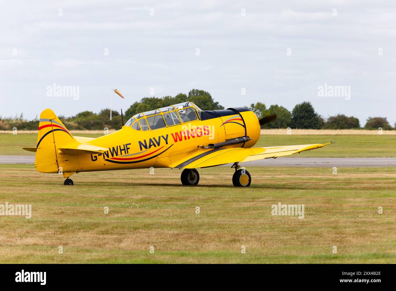 Navy Wings North American Harvard T6 Texan Displays al RAF Syerston Air Cadet Space Camp, mostra Family Day Air Show. Nottinghamshire, Inghilterra Foto Stock