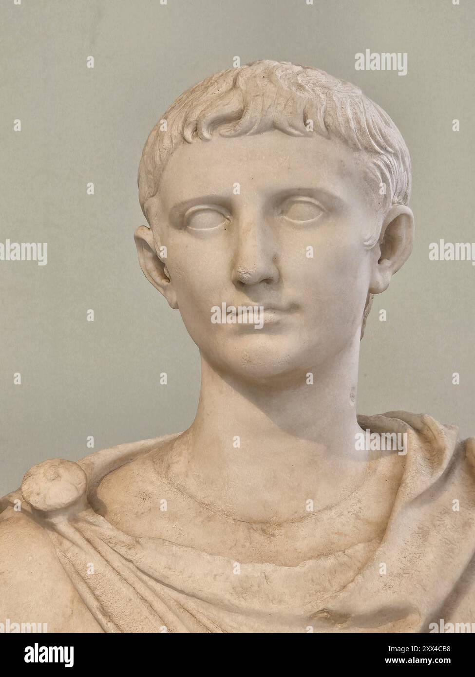 Antica statua in marmo dell'imperatore romano Augusto Foto Stock