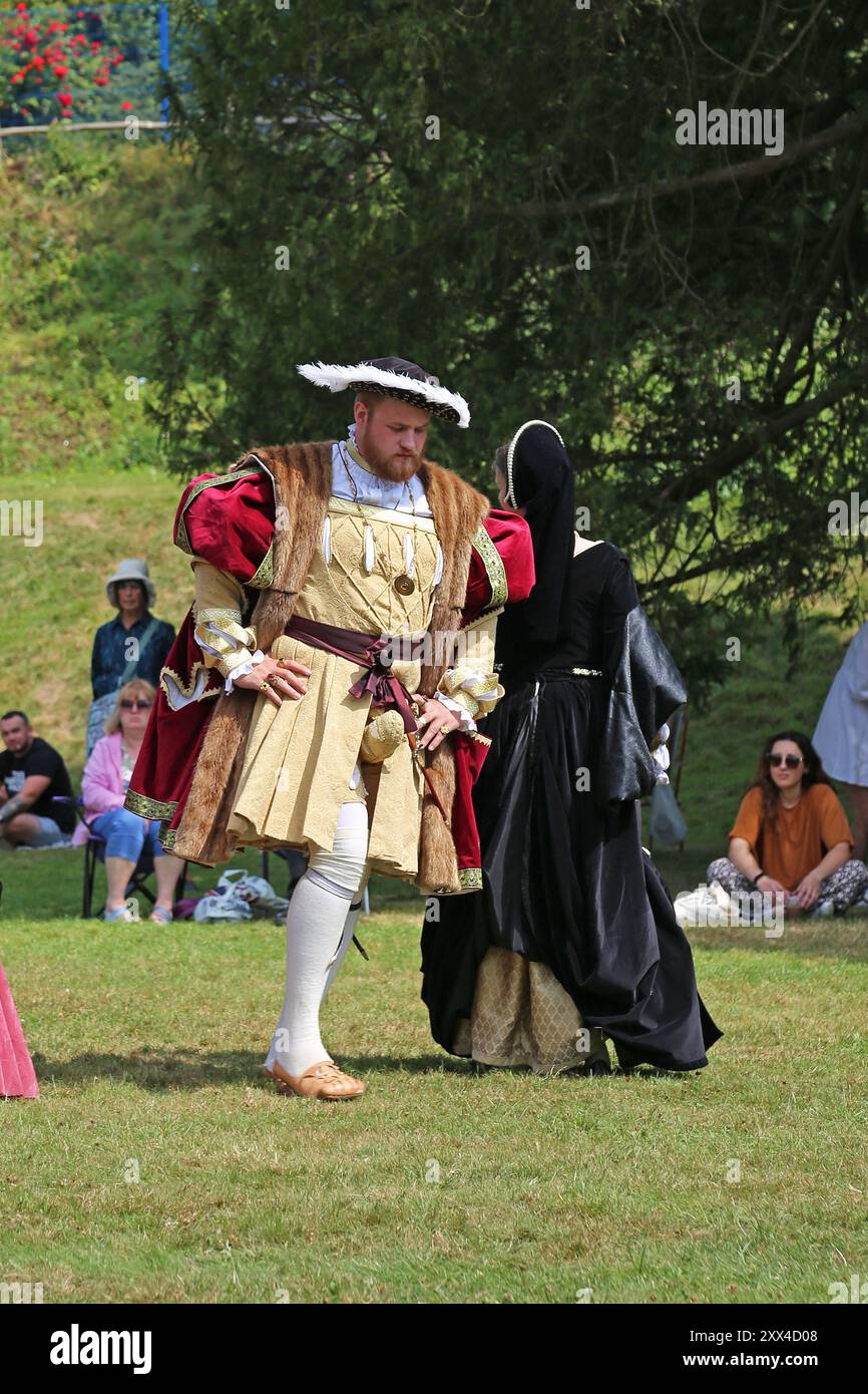 Dimostrazione di Gallyard Tudor Dancers, Ightham Mote, Ivy Hatch, Sevenoaks, Kent, Inghilterra, Gran Bretagna, Regno Unito, Regno Unito, Europa Foto Stock