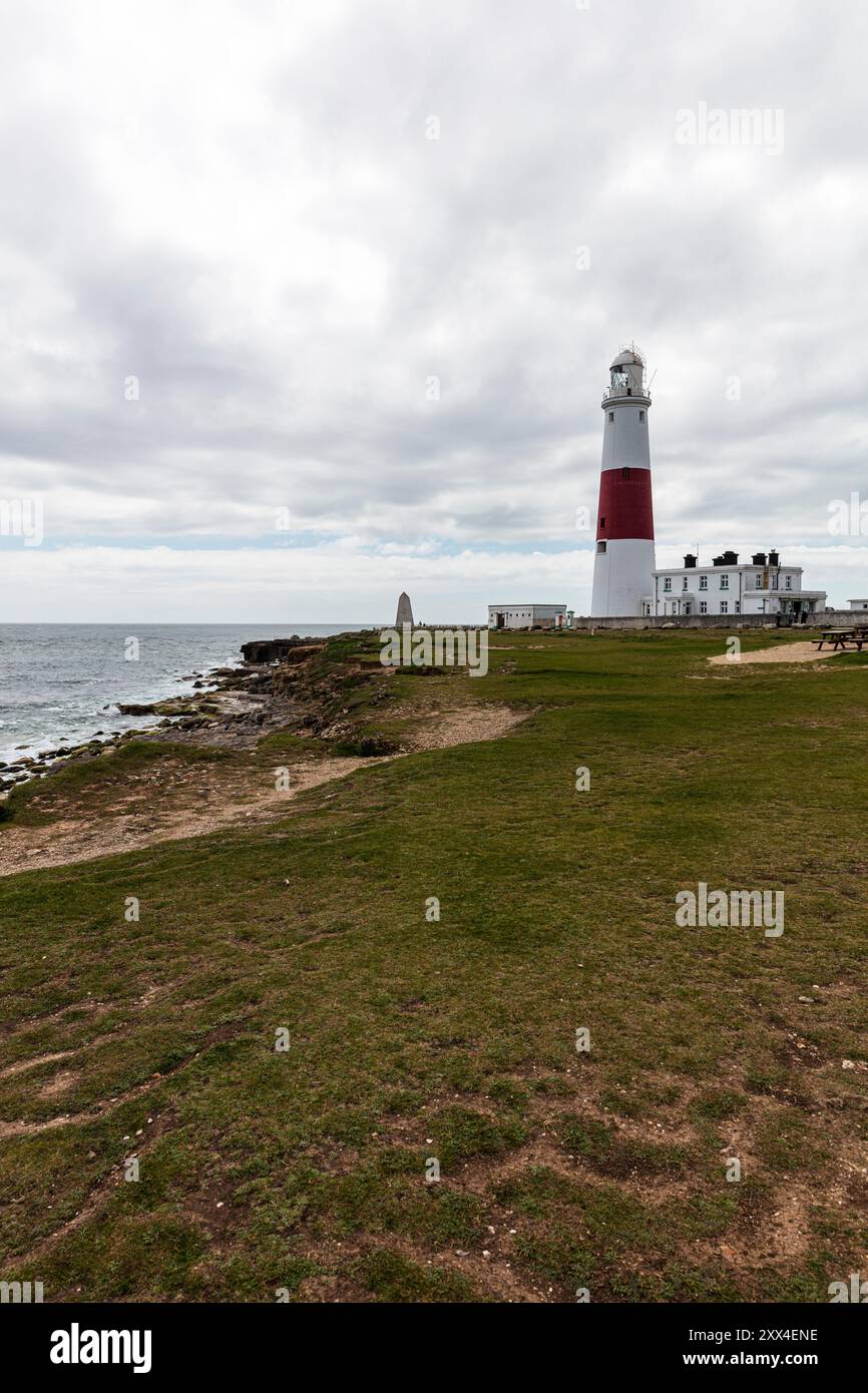 L'aspra costa del Dorset presso il faro Portland Bill Portland Bill è uno stretto promontorio all'estremità meridionale dell'Isola di Portland, Portland Bill UK Foto Stock