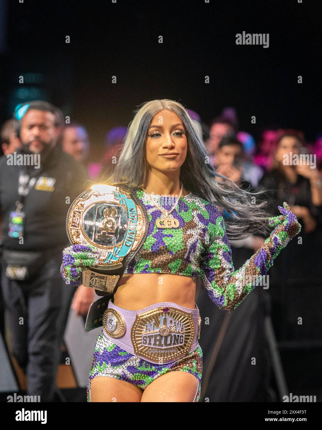 Cardiff, Regno Unito. 21 agosto 20214 AEW Dynamite (21 agosto 2024) è stata emanata dalla Utilita Arena di Cardiff, Galles. Lo show vide Bryan Danielson mostrare il suo spirito combattivo, Britt Baker che servì per vendicare Kamille in un contratto con Mercedes Moné, Chris Jericho che sconfisse Tommy Billington. Toni Storm sconfisse Saraya per mantenere il titolo e altri ancora in casa a All in. All Elite Wrestling all'Utilia Arena di Cardiff, Galles. Foto Stock
