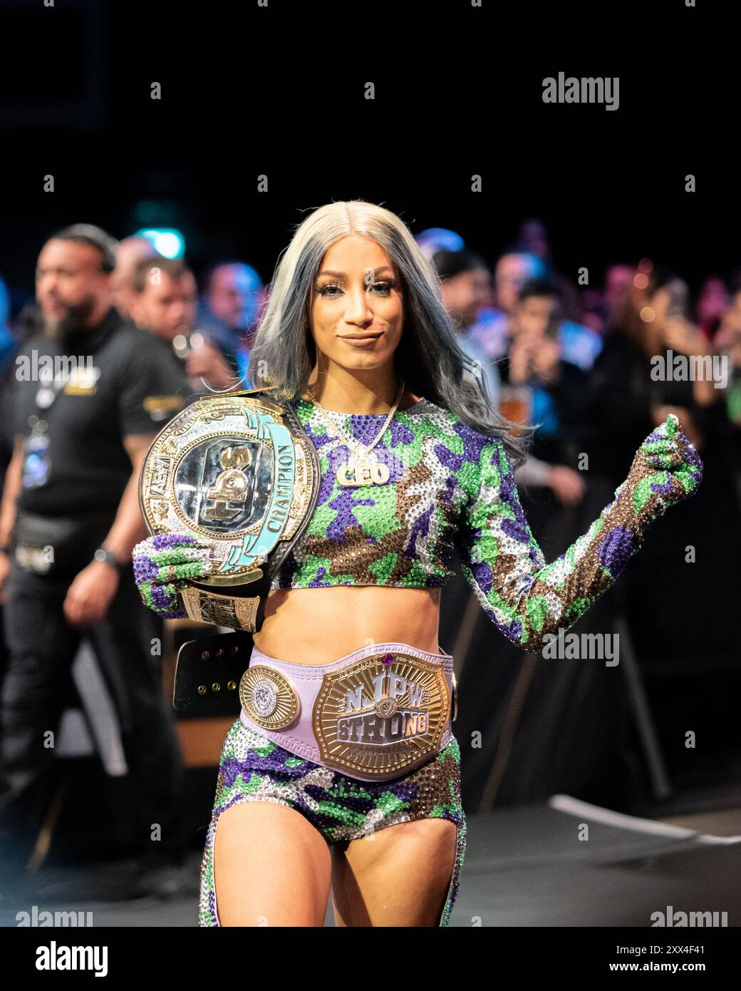 Cardiff, Regno Unito. 21 agosto 20214 AEW Dynamite (21 agosto 2024) è stata emanata dalla Utilita Arena di Cardiff, Galles. Lo show vide Bryan Danielson mostrare il suo spirito combattivo, Britt Baker che servì per vendicare Kamille in un contratto con Mercedes Moné, Chris Jericho che sconfisse Tommy Billington. Toni Storm sconfisse Saraya per mantenere il titolo e altri ancora in casa a All in. All Elite Wrestling all'Utilia Arena di Cardiff, Galles. Foto Stock