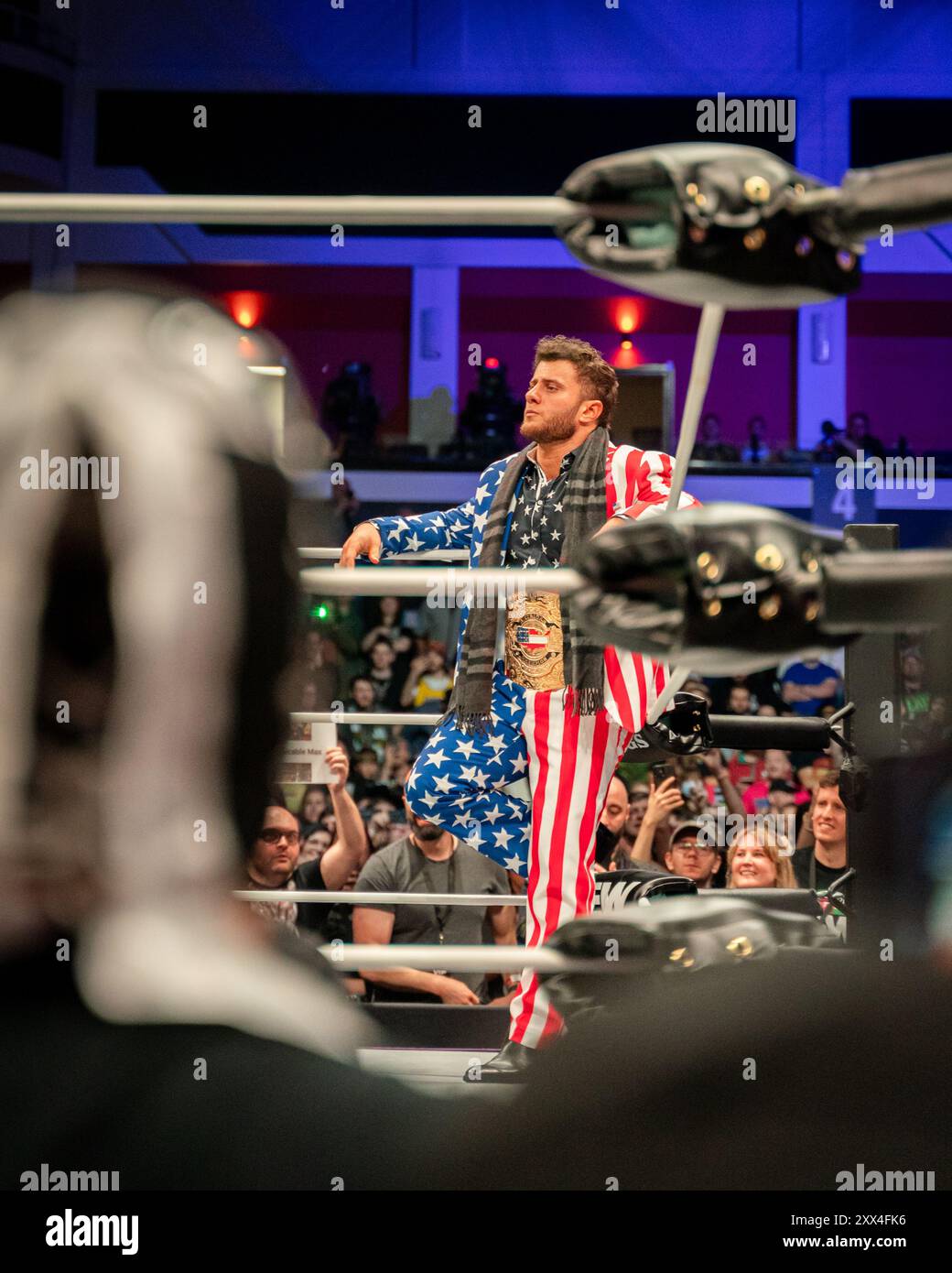Cardiff, Regno Unito. 21 agosto 20214 AEW Dynamite (21 agosto 2024) è stata emanata dalla Utilita Arena di Cardiff, Galles. Lo show vide Bryan Danielson mostrare il suo spirito combattivo, Britt Baker che servì per vendicare Kamille in un contratto con Mercedes Moné, Chris Jericho che sconfisse Tommy Billington. Toni Storm sconfisse Saraya per mantenere il titolo e altri ancora in casa a All in. All Elite Wrestling all'Utilia Arena di Cardiff, Galles. Foto Stock