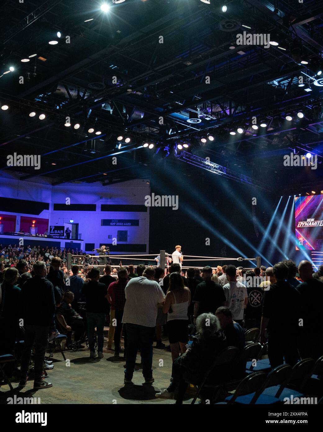 Cardiff, Regno Unito. 21 agosto 20214 AEW Dynamite (21 agosto 2024) è stata emanata dalla Utilita Arena di Cardiff, Galles. Lo show vide Bryan Danielson mostrare il suo spirito combattivo, Britt Baker che servì per vendicare Kamille in un contratto con Mercedes Moné, Chris Jericho che sconfisse Tommy Billington. Toni Storm sconfisse Saraya per mantenere il titolo e altri ancora in casa a All in. All Elite Wrestling all'Utilia Arena di Cardiff, Galles. Foto Stock