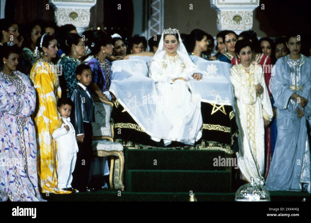 7 giugno 1987 Rabat Archivio storico Olycom/LaPresse asma del Marocco (Rabat, 29 settembre 1965), è una principessa marocchina. Nella foto: Alcune fase del matrimonio della sua altezza reale asma del Marocco figlia di re Hassan II con Khalid Bouchentouf. Nella foto: Alcune fasi del matrimonio di sua altezza reale asma di Marocco figlia del re Hassan II con Khalid Bouchentouf Foto Stock