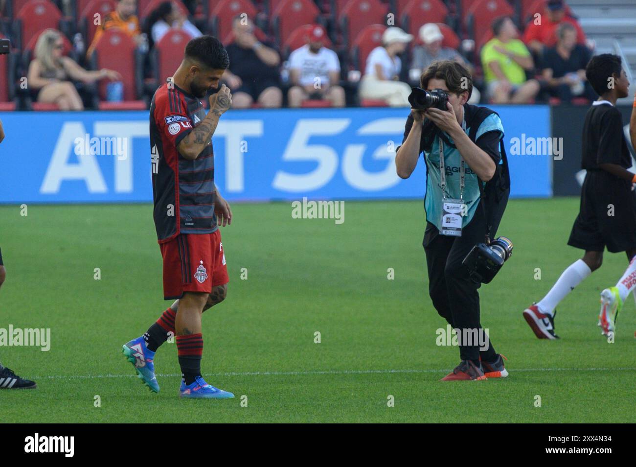 Toronto, ON, Canada - 4 agosto 2024: Il fotografo dello sport scatta una foto di Lorenzo Insigne #24 davanti al Toronto FC prima della partita di Coppa dei campionati tra Foto Stock