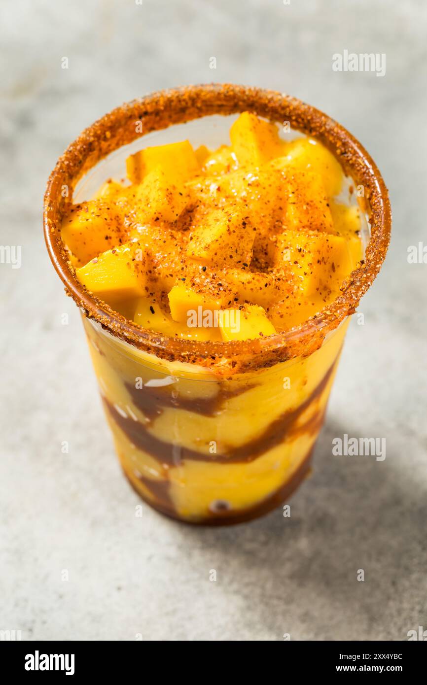 Cocktail Mangonada Mango congelato sano con Chamoy Spice Foto Stock