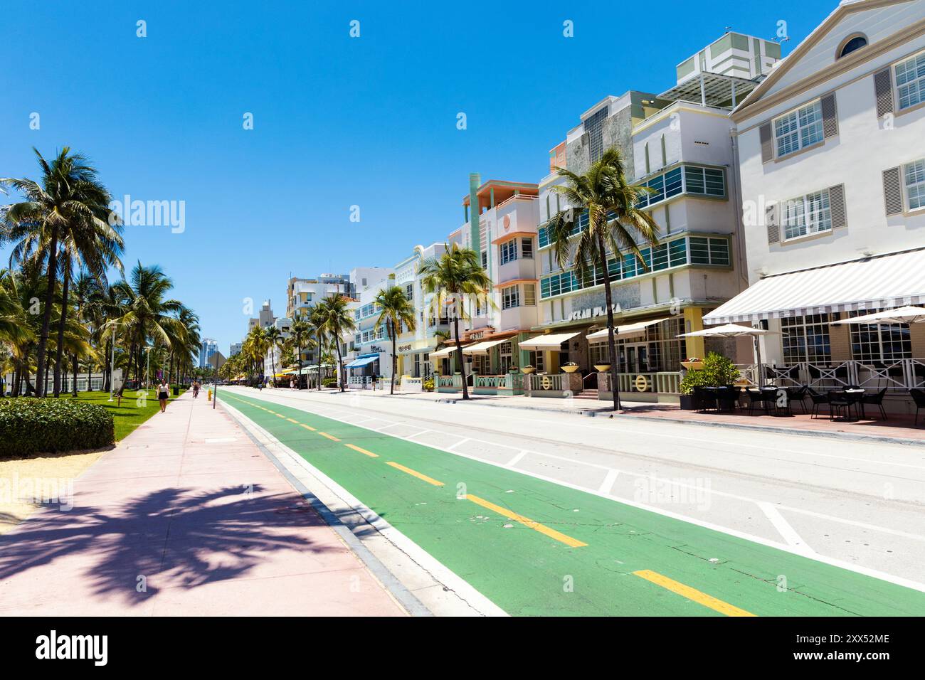 Edifici in stile art deco pastello lungo Ocean Drive, Miami Beach, Florida, Stati Uniti Foto Stock