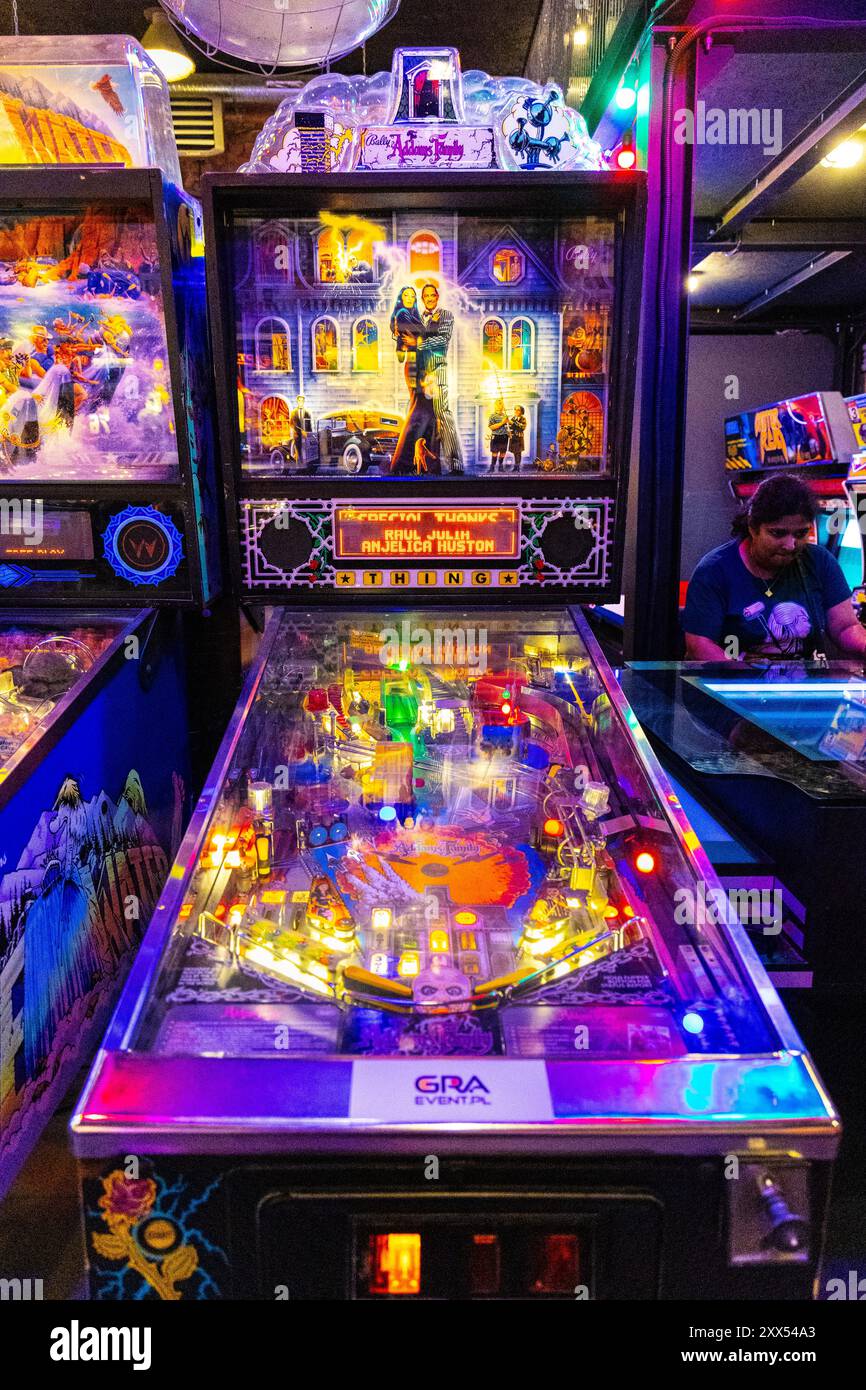 Flipper della famiglia Addams al Museo interattivo di Pinball 'Pinball Station', Varsavia, Polonia Foto Stock