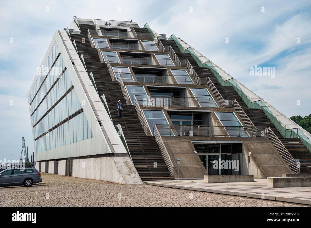 Amburgo, Germania, 19 luglio 2024 - l'edificio per uffici del porto, il ministero federale per la cooperazione economica e lo sviluppo BMZ Foto Stock