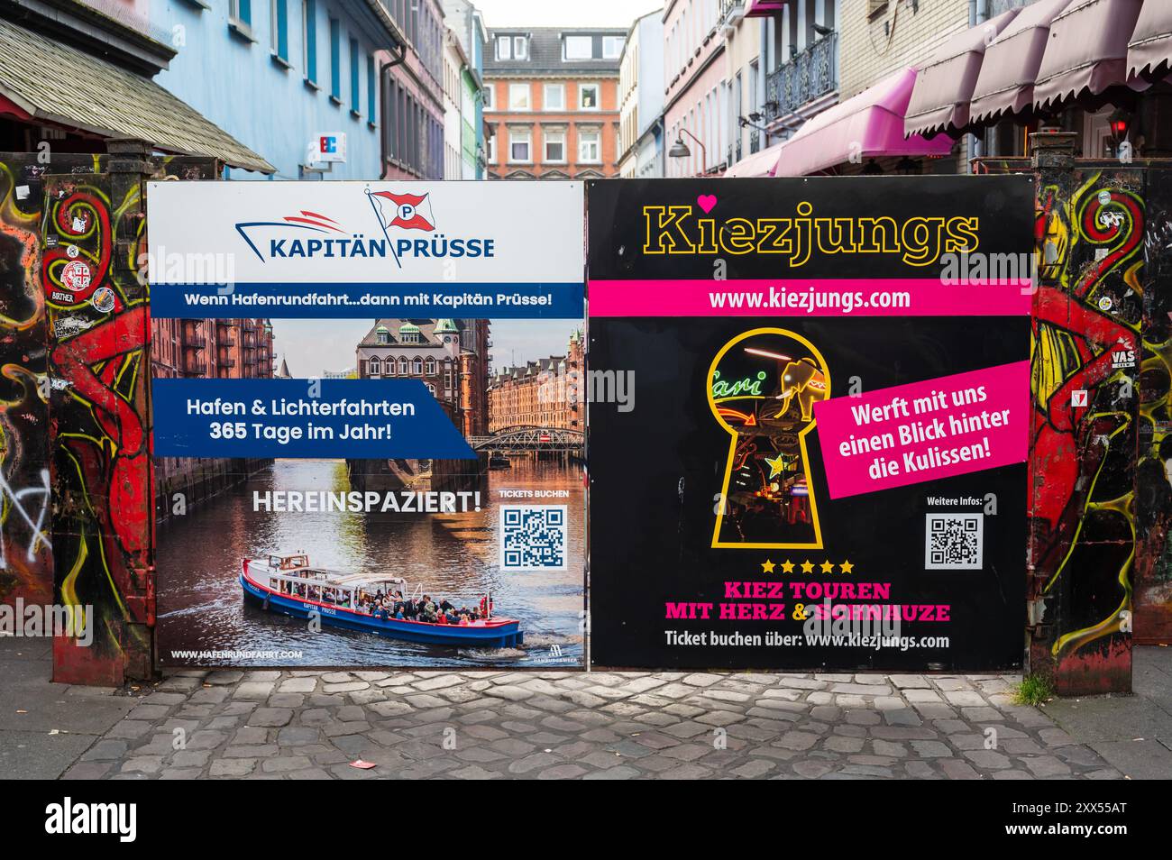 Amburgo, Germania, 19 luglio 2024 - segno colorato del Herbertstraße, il quartiere rosso con la prostituzione Foto Stock