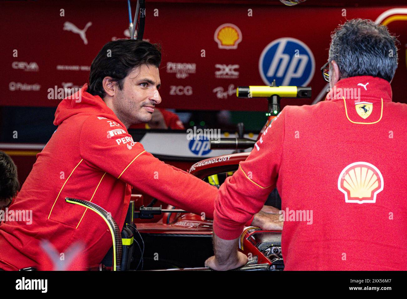 22 agosto 2024; circuito Zandvoort, Zandvoort, Olanda, Olanda settentrionale, paesi Bassi; Formula 1 Heineken Dutch Grand Prix 2024; Arrivals and Inspection Day; Carlos Sainz (ESP) nel garage Scuderia Ferrari Foto Stock