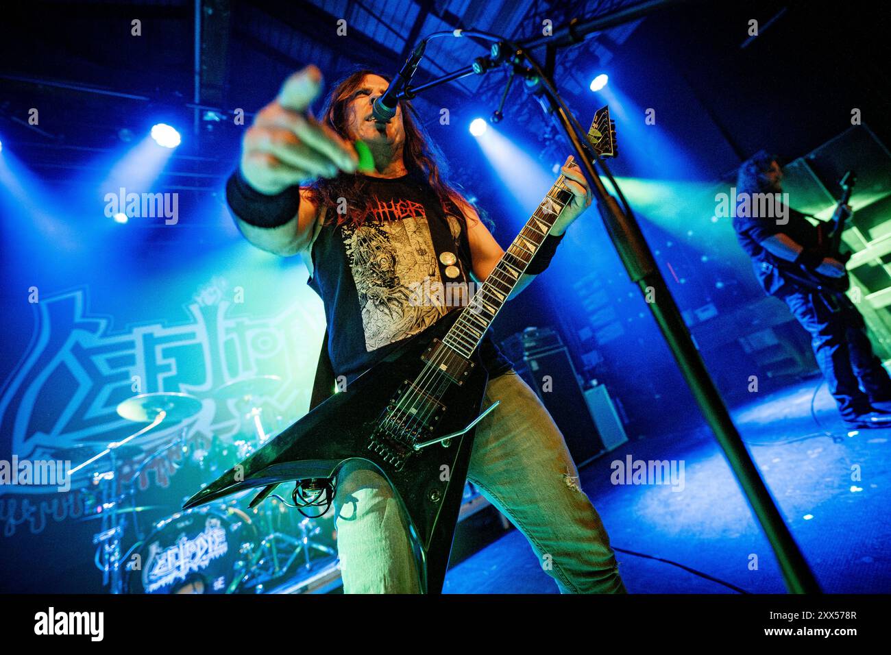 Copenaghen, Danimarca. 21 agosto 2024. La band death metal americana Left to Die esegue un concerto dal vivo al Pumpehuset di Copenaghen. Qui il cantante e chitarrista Matt Harvey viene visto dal vivo sul palco. Credito: Gonzales Photo/Alamy Live News Foto Stock