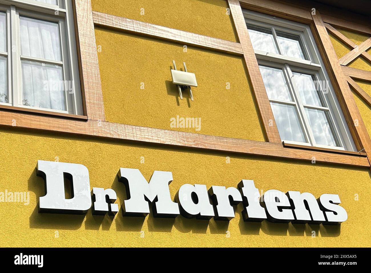 Dr. Martens, umgangssprachlich auch als Docs oder Doc Martens bezeichnet, ist eine Schuhmarke des gleichnamigen britischen Unternehmens Dr. Martens PLC Shopping *** Dr Martens, conosciuto anche colloquialmente come Docs o Doc Martens, è un marchio di scarpe dell'omonima società britannica, Dr Martens PLC Shopping Foto Stock