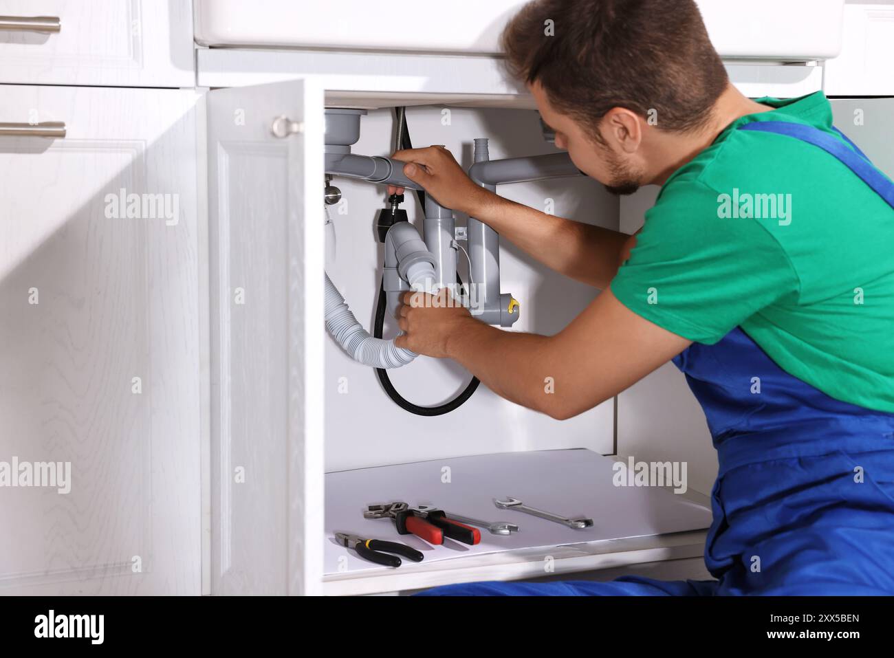 Sistema di tubazioni per idraulici professionale a casa Foto Stock