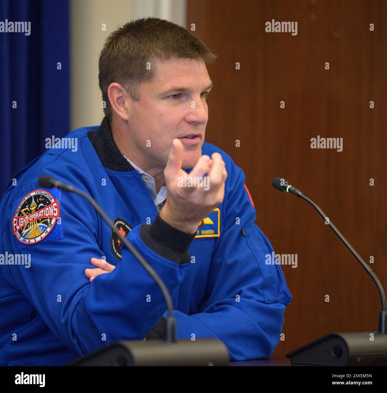 Washington, Stati Uniti. 6 giugno 2024. L'astronauta dell'Agenzia spaziale canadese e il membro dell'equipaggio di Artemis II Jeremy Hansen commentano durante un briefing dello staff della Casa Bianca insieme al suo collega equipaggio Artemis II presso l'Eisenhower Executive Office Building, 6 giugno 2024 a Washington, D.C. Credit: Bill Ingalls/NASA/Alamy Live News Foto Stock